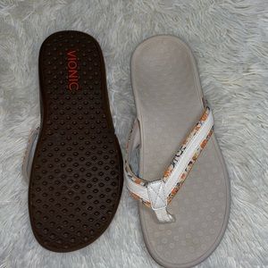 Vionic sandals size 7